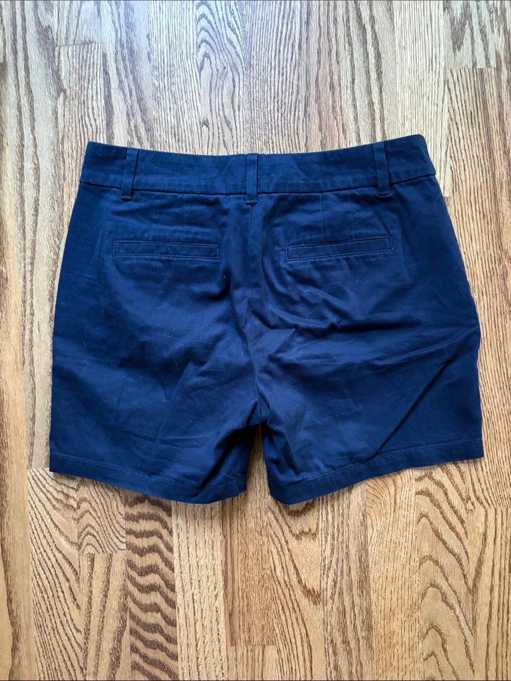 LOFT 6” Shorts
